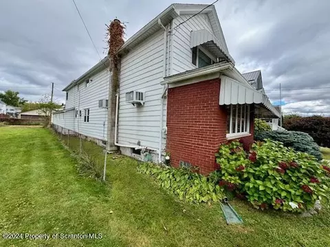 812 E Scott St, Olyphant, PA 18447 photo 2