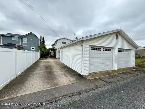 812 E Scott St, Olyphant, PA 18447 photo 6