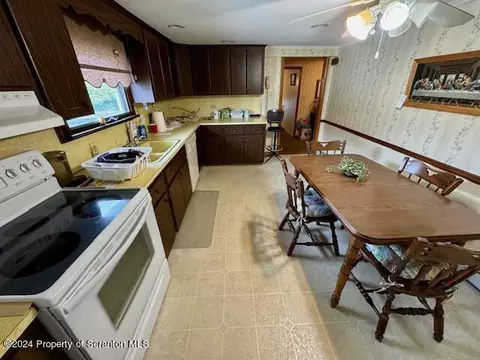 812 E Scott St, Olyphant, PA 18447 photo 13