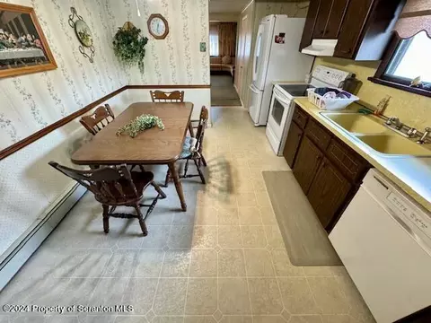 812 E Scott St, Olyphant, PA 18447 photo 12