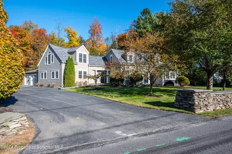 616 Glenburn Rd, Clarks Green, PA 18411