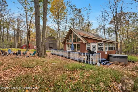 37 Sunset Dr, Clifton, PA 18424