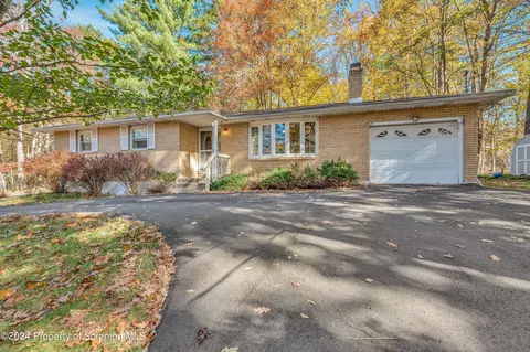 15 Primrose Ln, Thornhurst, PA 18424