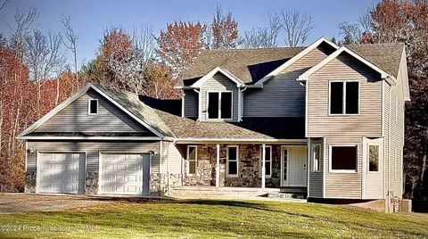 29 Al Kaz Ln, Clifford Township, PA 18421