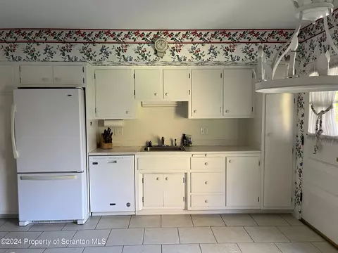 15 Leslie Dr, Scranton, PA 18505 photo 10