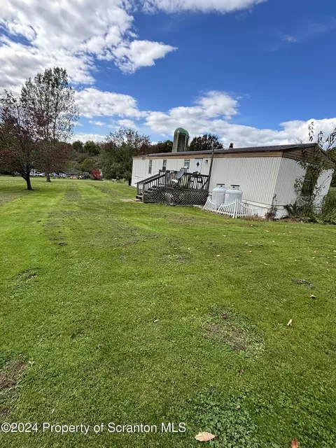 3414 Deerfield Dr, Dalton, PA 18414