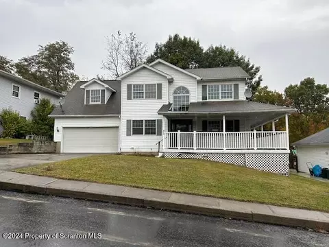 814 Laurel Creek Dr, Dickson City, PA 18519