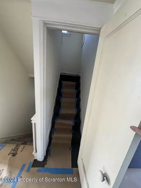 208 E Warren St, Dunmore, PA 18512 photo 26