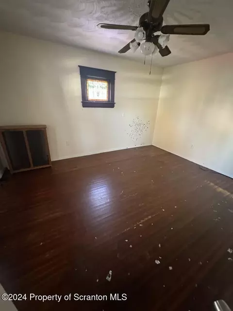 208 E Warren St, Dunmore, PA 18512 photo 12