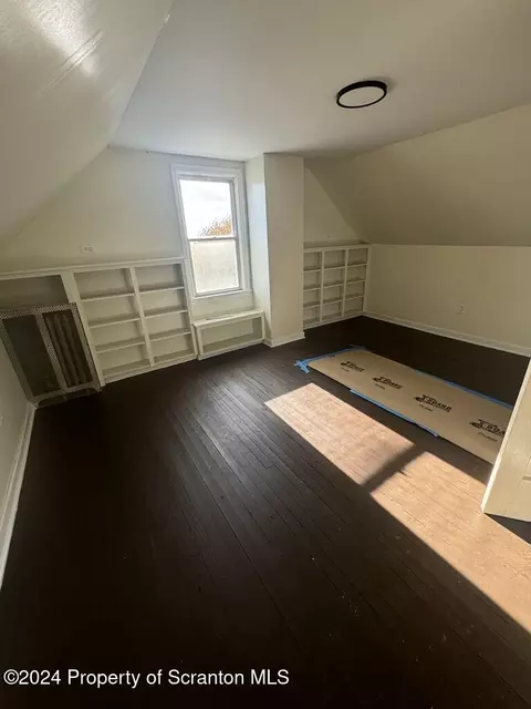 208 E Warren St, Dunmore, PA 18512 photo 28