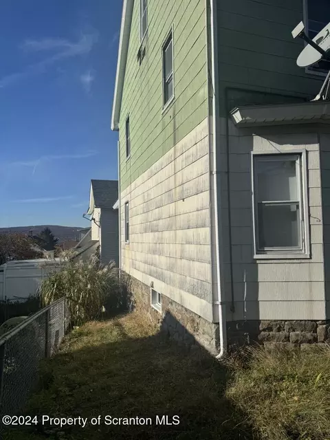 208 E Warren St, Dunmore, PA 18512 photo 32