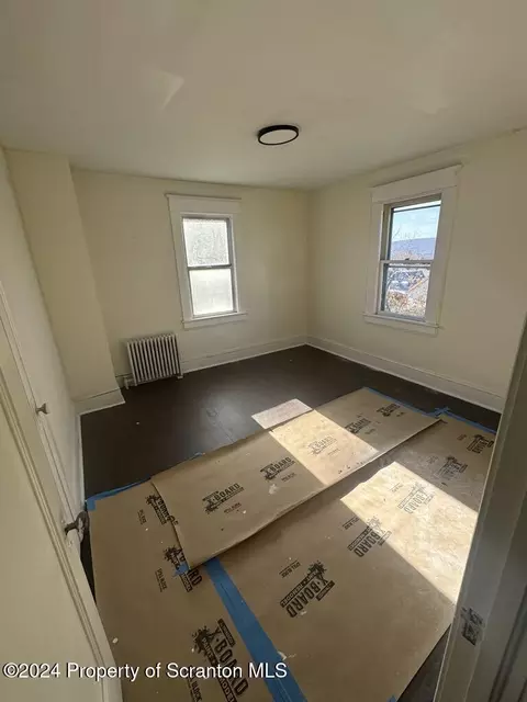 208 E Warren St, Dunmore, PA 18512 photo 18