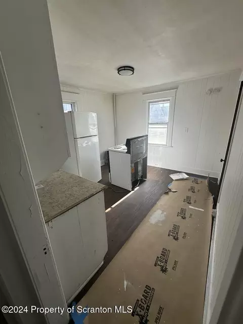 208 E Warren St, Dunmore, PA 18512 photo 17
