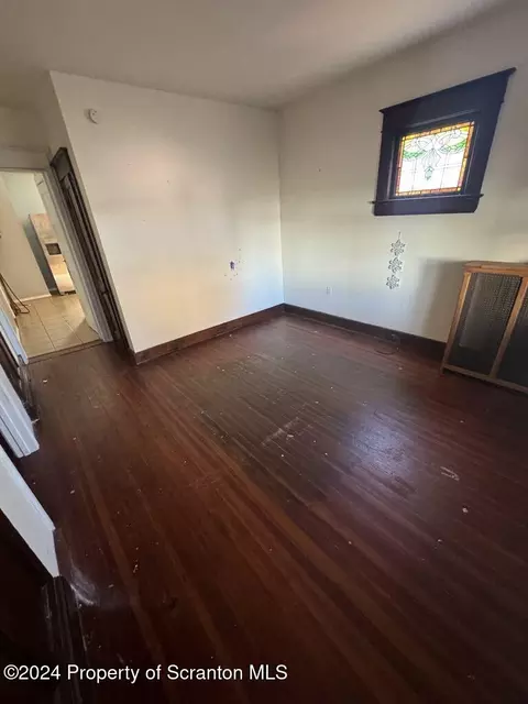 208 E Warren St, Dunmore, PA 18512 photo 9