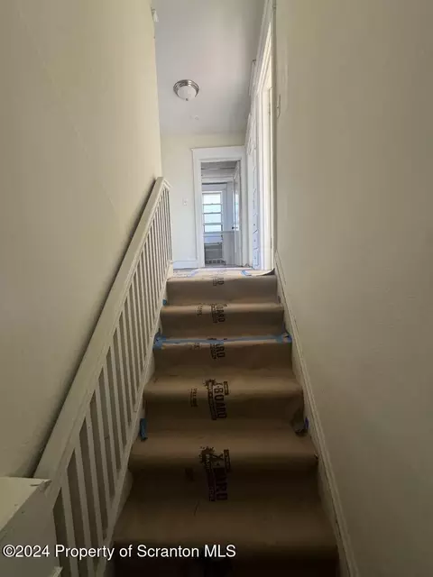 208 E Warren St, Dunmore, PA 18512 photo 14