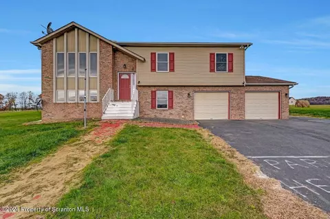 880 Dickinson Rd, Dalton, PA 18414