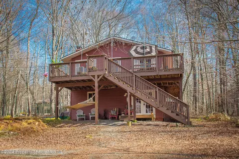 42 E Creek View Dr, Gouldsboro, PA 18424