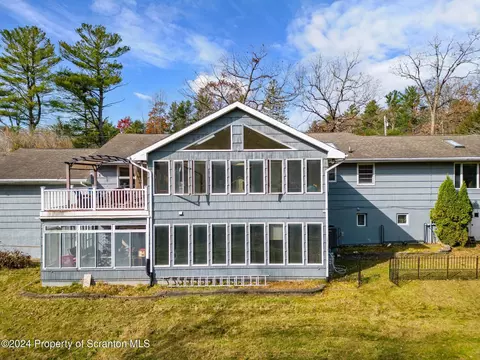 998 E Parkway Rd, Bear Creek, PA 18702