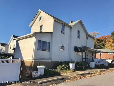 182 E Pine St, Dunmore, PA 18512 photo 9