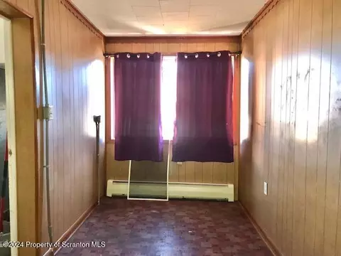 182 E Pine St, Dunmore, PA 18512 photo 6
