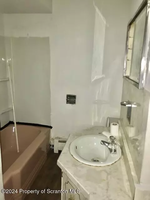 182 E Pine St, Dunmore, PA 18512 photo 5