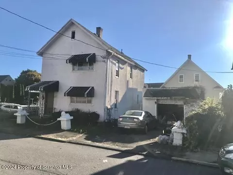 182 E Pine St, Dunmore, PA 18512 photo 2