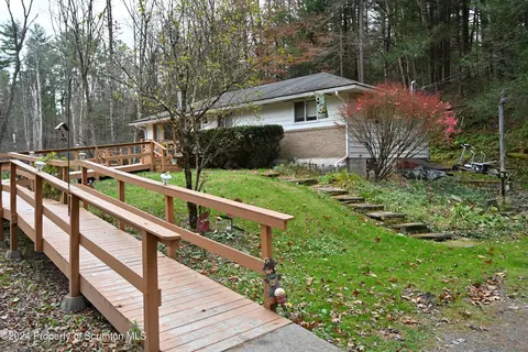 35 Pine Ayre Rd, Hallstead, PA 18822