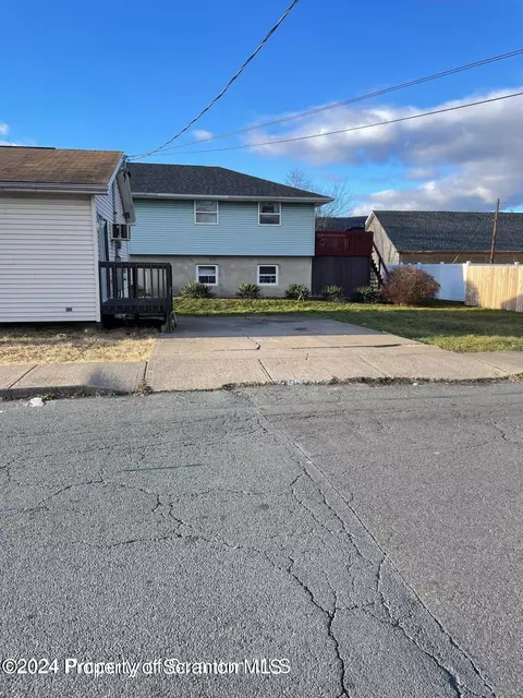 201 Railroad St, Old Forge, PA 18518 photo 9
