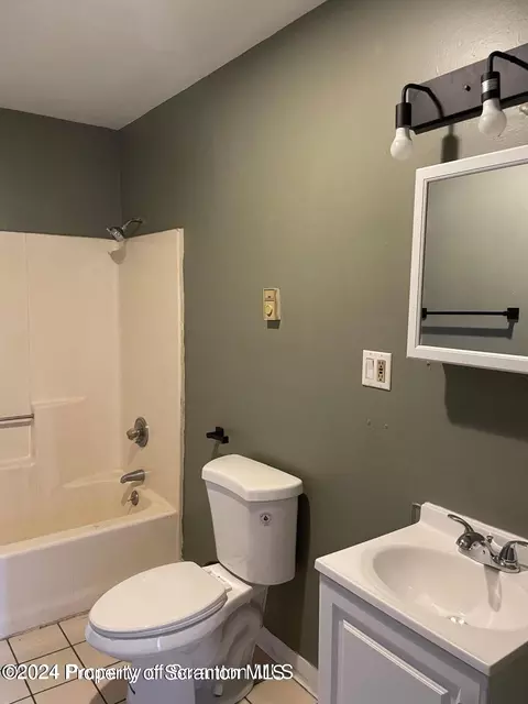 201 Railroad St, Old Forge, PA 18518 photo 4