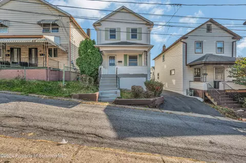 22 Larch Ln, Wilkes-barre, PA 18702