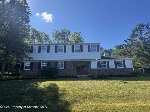 121 Jermyn Dr, Clarks Summit, PA 18411