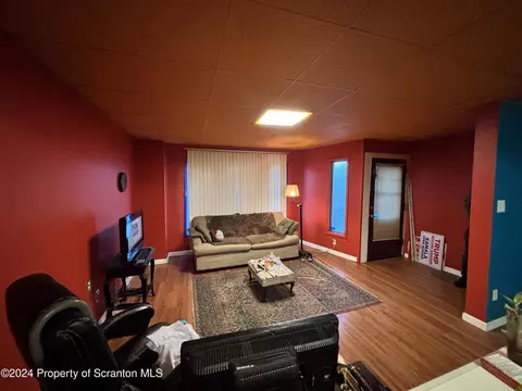 1027 Main St, Dickson City, PA 18519 photo 2