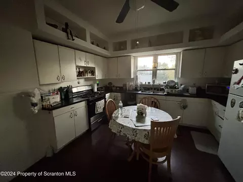 1027 Main St, Dickson City, PA 18519 photo 4