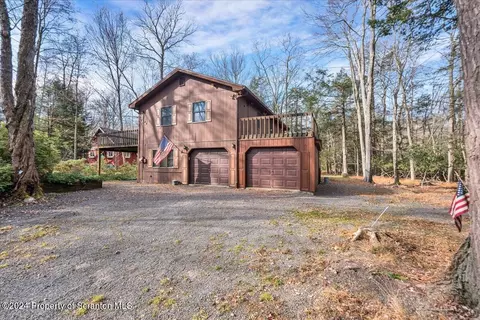 167 S Lehigh River Dr, Clifton Twp, PA 18424