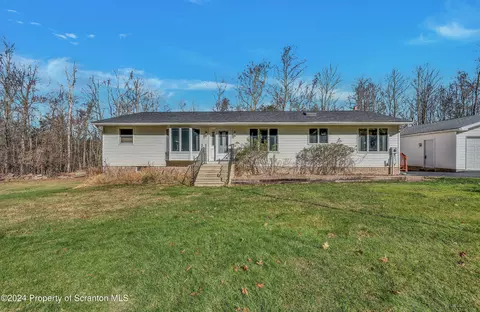 80 Valley View Dr, Factoryville, PA 18419