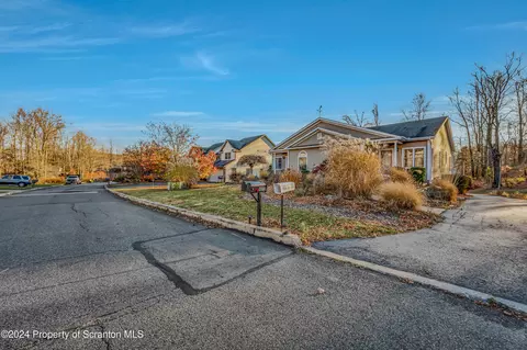 4013 4015 Pondview, South Abington, PA 18411