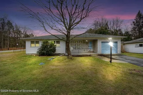 302 Donny Dr, Roaring Brook Twp, PA 18444