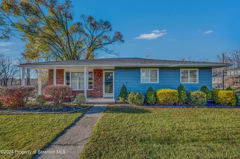 141 Beverly Dr, South Abington, PA 18411