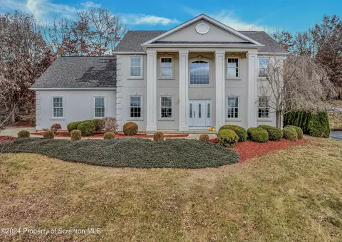 416 White Birch Dr, Archbald, PA 18403