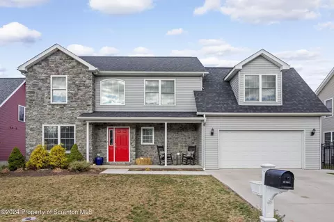 519 Snapdragon Dr, Moosic, PA 18507