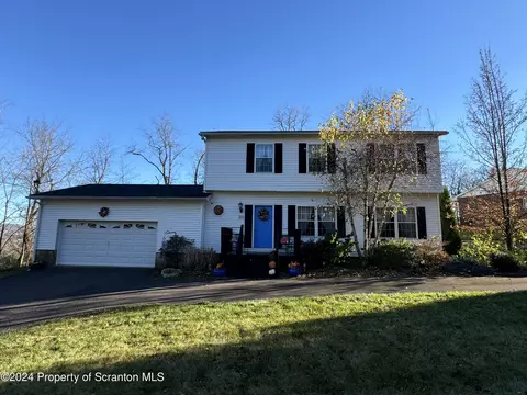 21 Forest Glen Dr, Scranton, PA 18504