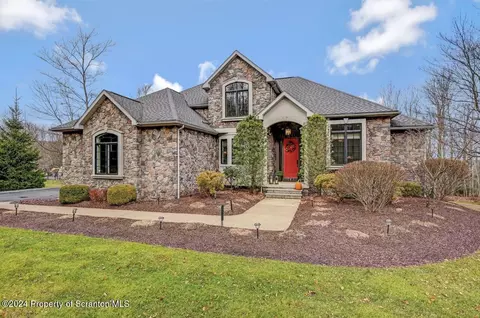 508 Hideaway Dr, Moscow, PA 18444