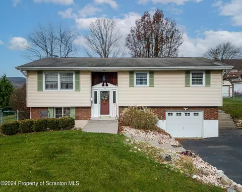 431 Delaware Street St, Peckville, PA 18452