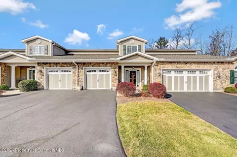 4 Brookfield Cir, South Abington, PA 18411