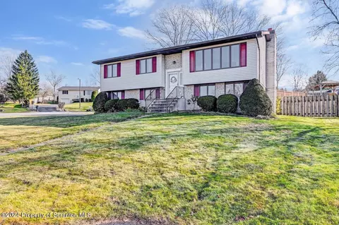 206 Willow Ln, South Abington, PA 18411