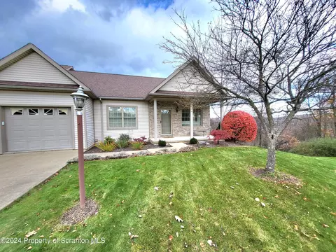 146 Grandview Dr, Tunkhannock, PA 18657
