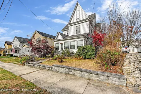215 First St, Blakely, PA 18447