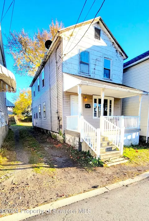 68 Lloyds Ln, Wilkes-barre, PA 18702
