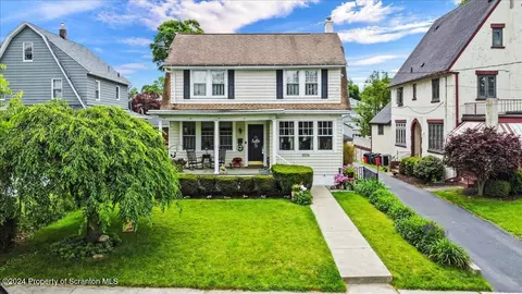 1534 Quincy Ave, Dunmore, PA 18509