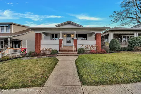830 N Rebecca Ave, Scranton, PA 18504